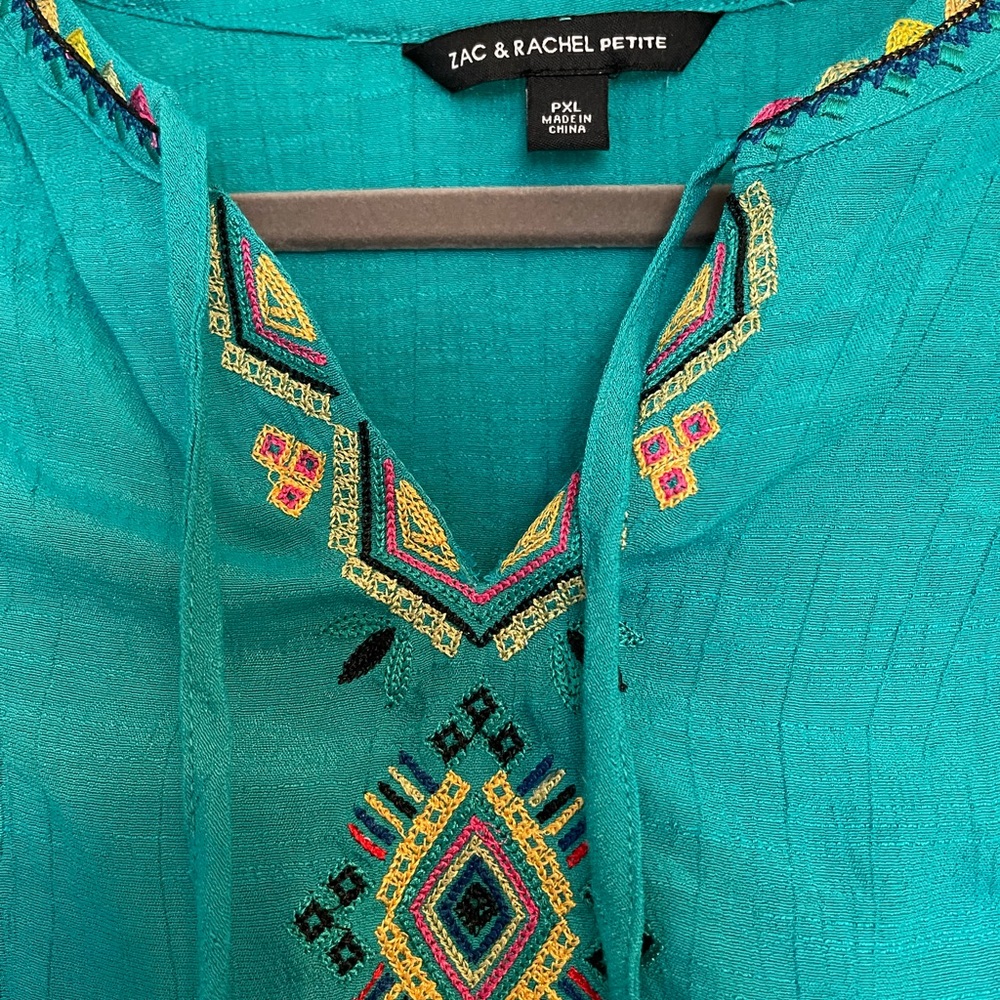 Women’s short sleeve blouse. Size petite XL